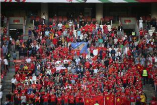 中国球迷吃瓜,盘点热点事件背后的狂欢与思考